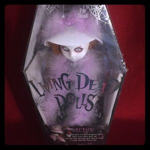 Series 23 Living Dead Doll “Betsy”